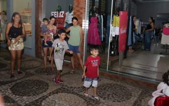 Sorteio e Chegada do Papai Noel Acico